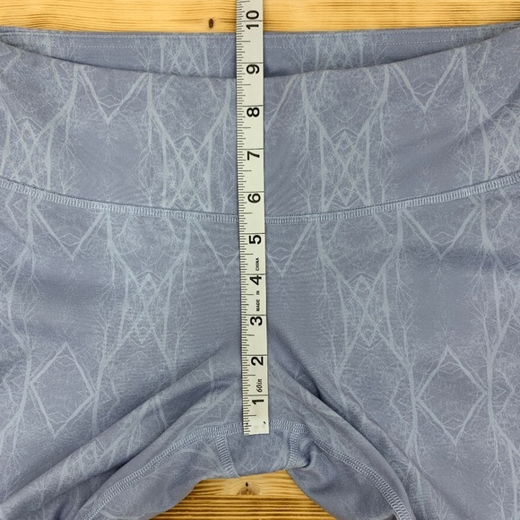 Alo Yoga Airbrush Tree Sky Lace Leggings Sz XS - Picture 10 of 11